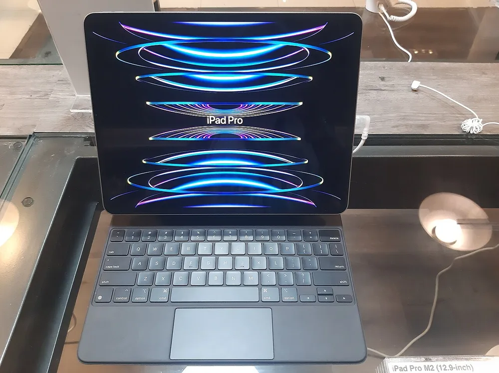 iPad Pro (12.9-inch, M2)